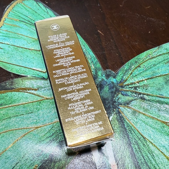 CHANEL Rouge Allure Lipstick in Pirate - Picture 10 of 14